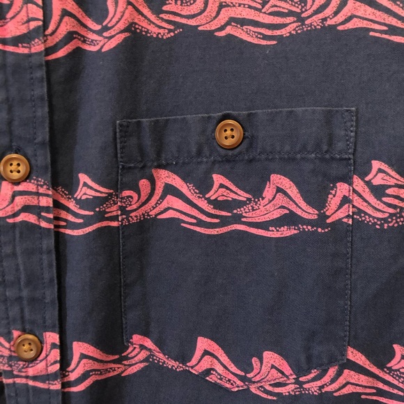 Men’s navy vintage American Eagle short-sleeve button down. Wood buttons. - Picture 3 of 7